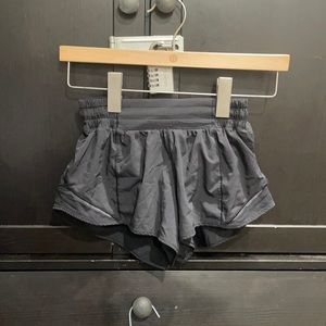 black lululemon shorts